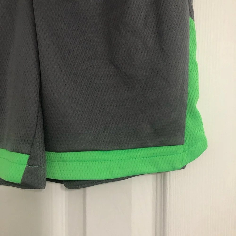 Tek Gear‎ NWT husky boys size small grey with green new basketball shorts new
